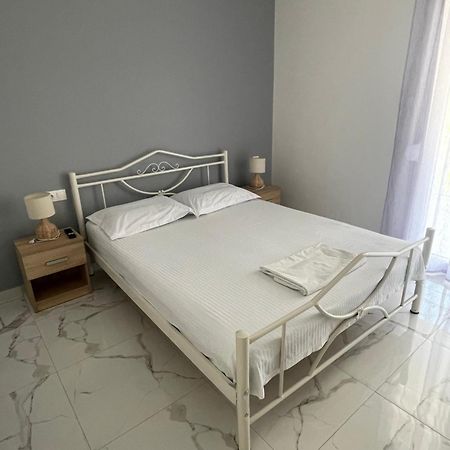 Antonis Apartment Paralia Dionisiou Zimmer foto